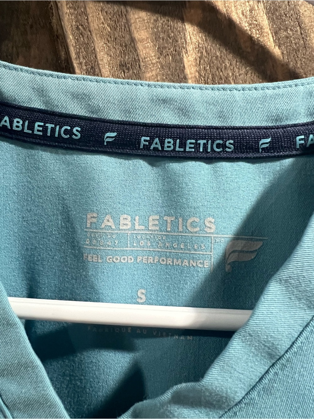 Fabletics Scrub Set - Picture 2 of 7